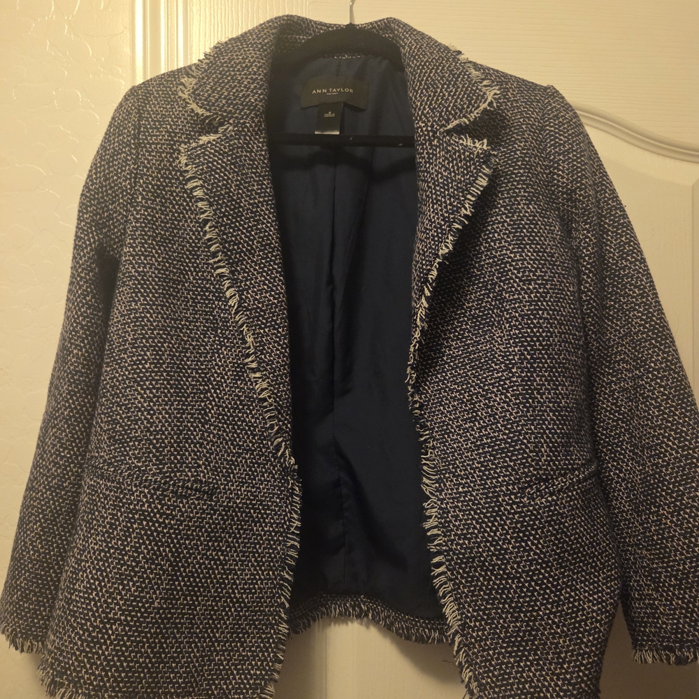 Chic Tweed Blazer with Fringe Detail - Picture 7 of 7